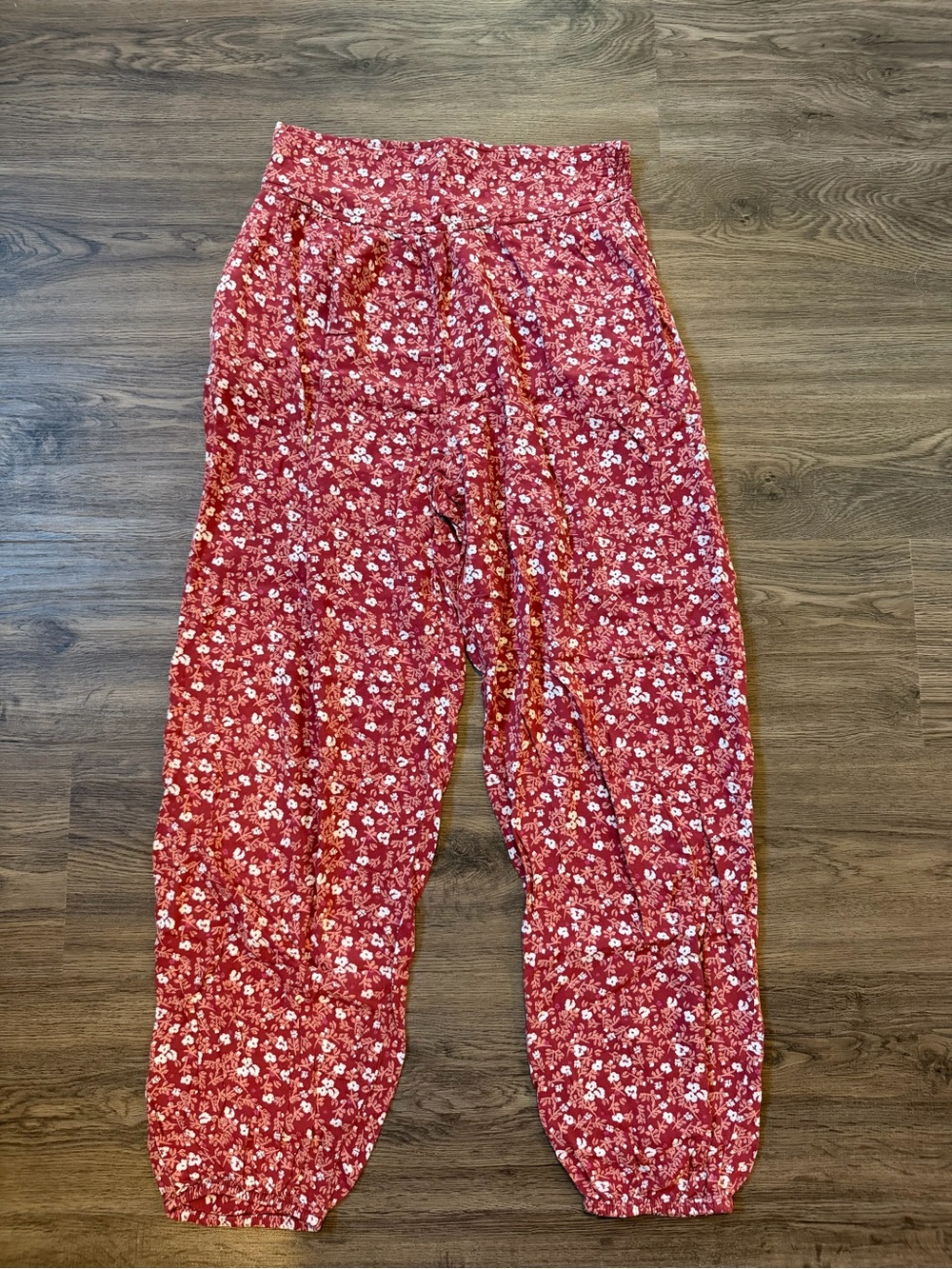 SO Sonoma Brand Women's Small Red Floral Lounge Joggers High Rise Pants